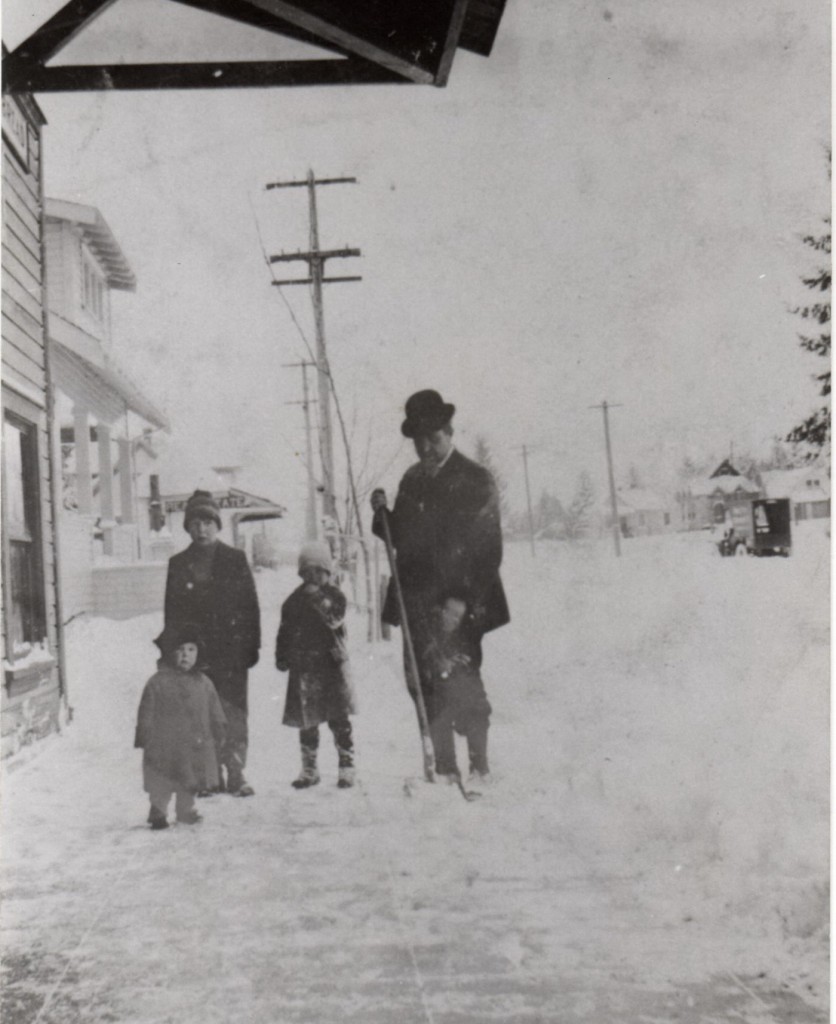 1916 Holmes, Mary Catherine 2 yr, John Cook 6 yrs,Benjamin Franklin 10 yrs, Charles Lewis 44 yrs