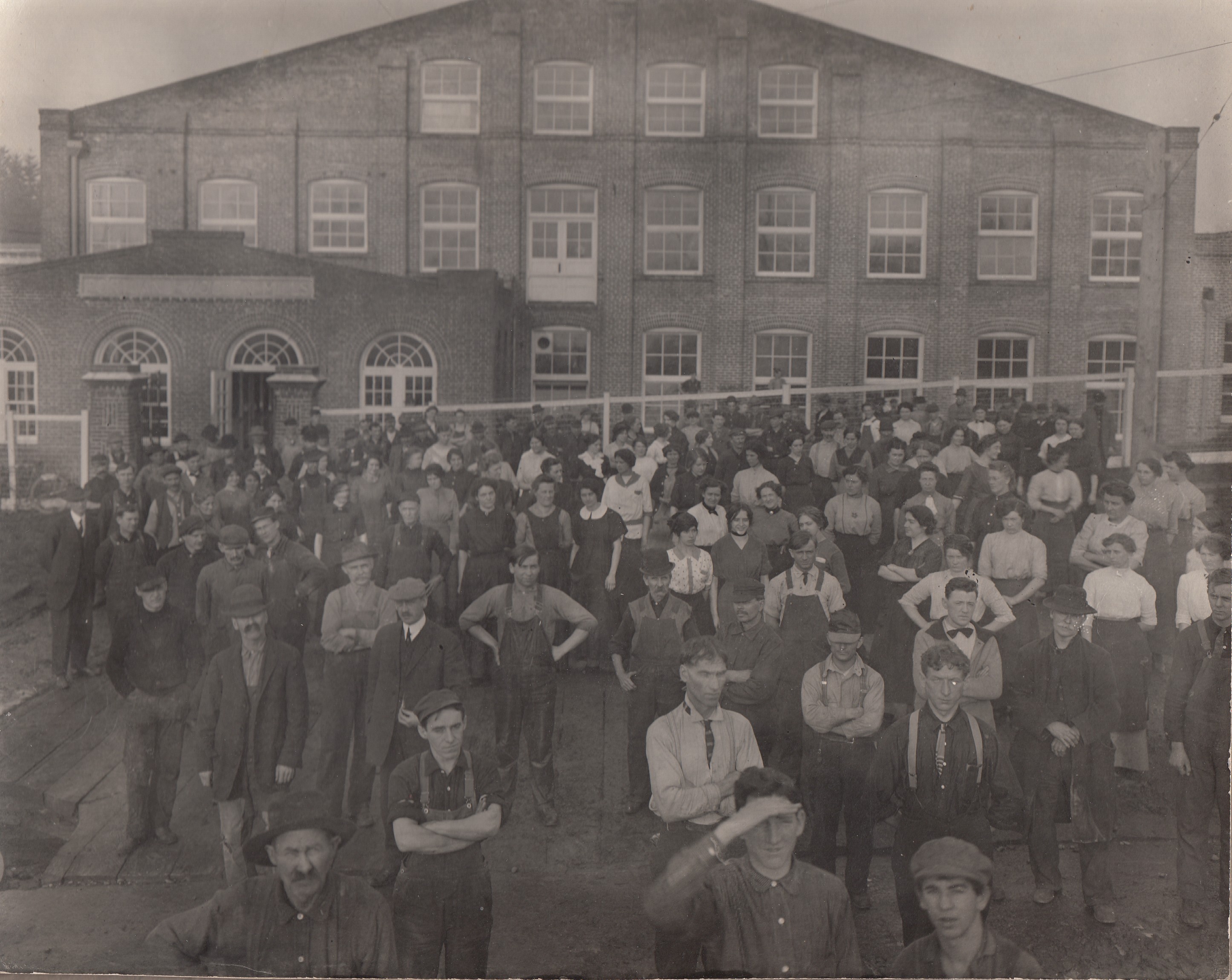 Portland Woolen Mills workers